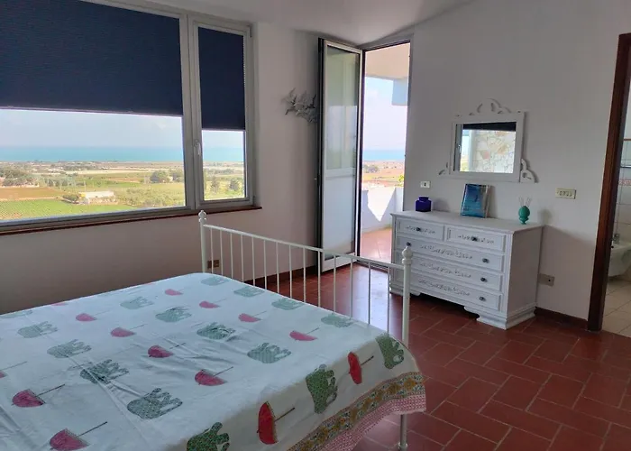 Le Finestre Sul Mare Bed & Breakfast 3*